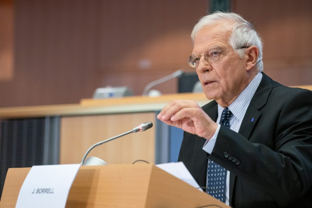 Borrell: UE necesita migrantes, pero no podemos permitir que sean un arma