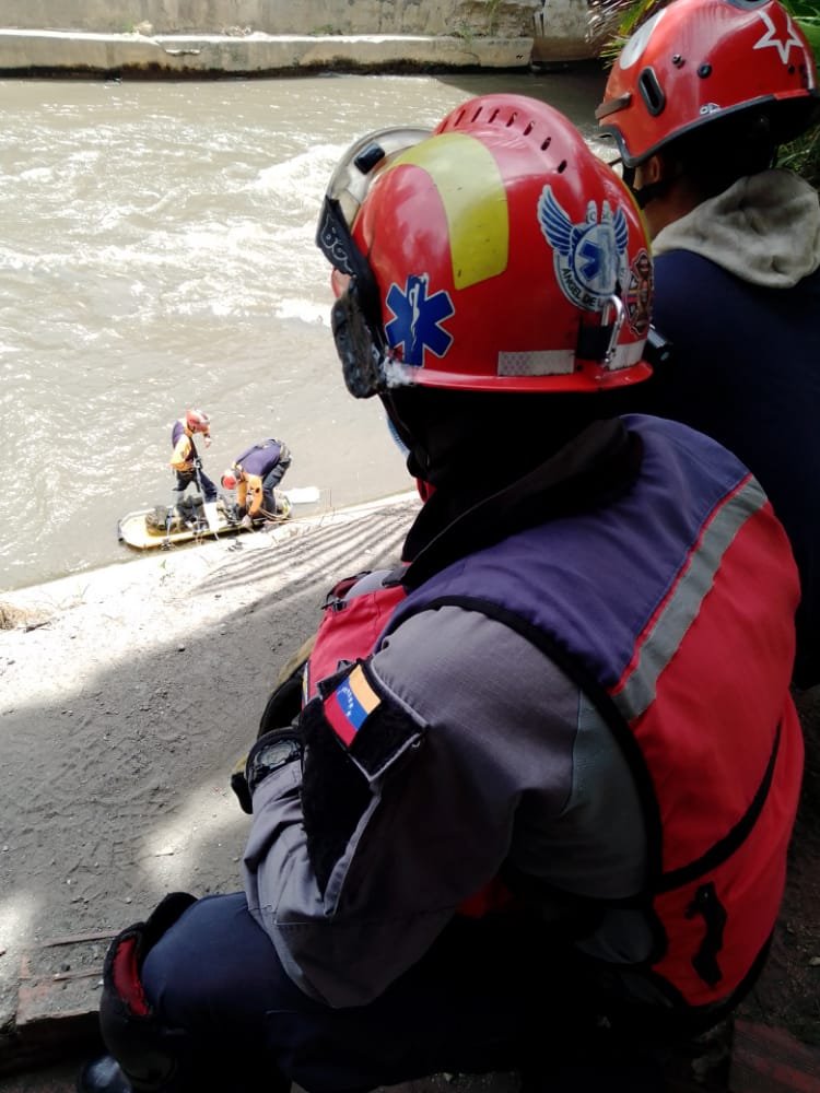 Cadáver de una mujer fue rescatado en el río Guaire este #18mayo (+Fotos)