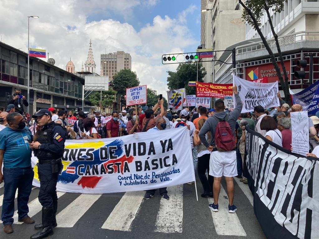 "Cada quincena cobramos menos": Trabajadores toman las calles de Caracas en contra de la Onapre +Video