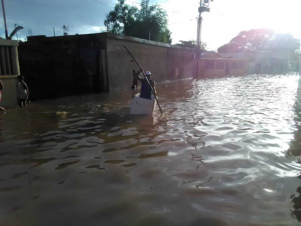 Zulia | Lluvias dejaron bajo el agua a varios sectores de Maracaibo +Video
