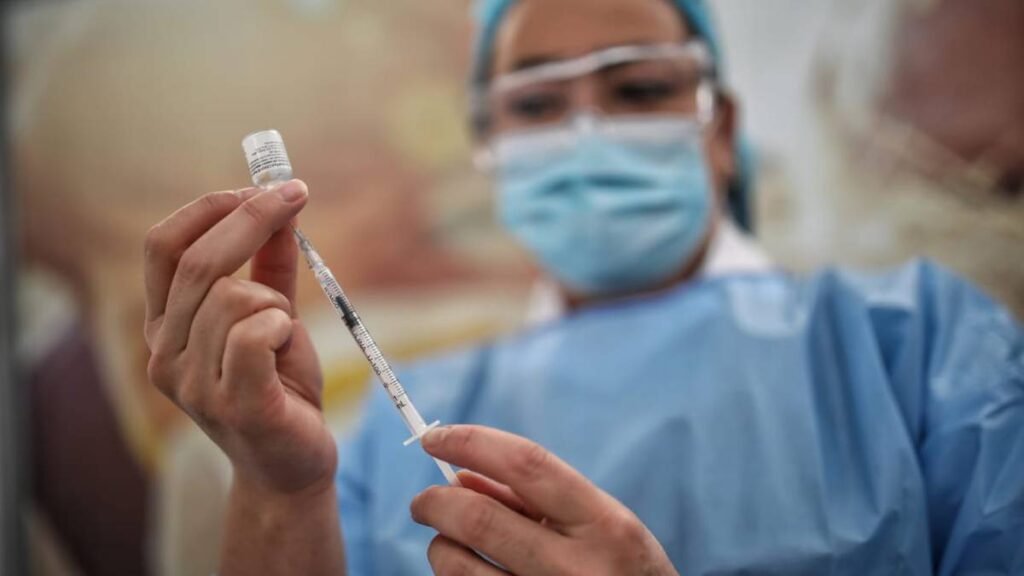 ¿Qué porcentaje de venezolanos ha recibido al menos de una dosis de la vacuna anticovid?