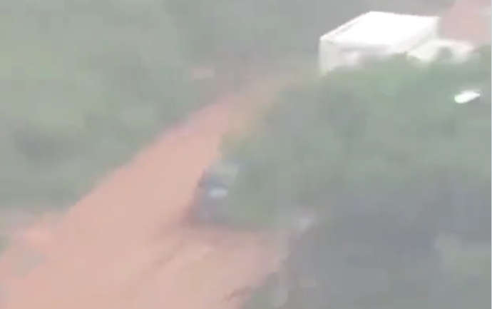 Vargas| Se formó un río en la vía de Las Tunitas tras fuertes lluvias (+Video)