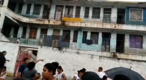 Vargas | Falleció niña de 4 años al desplomarse una pared del antiguo liceo Lorenzo González (+Video)