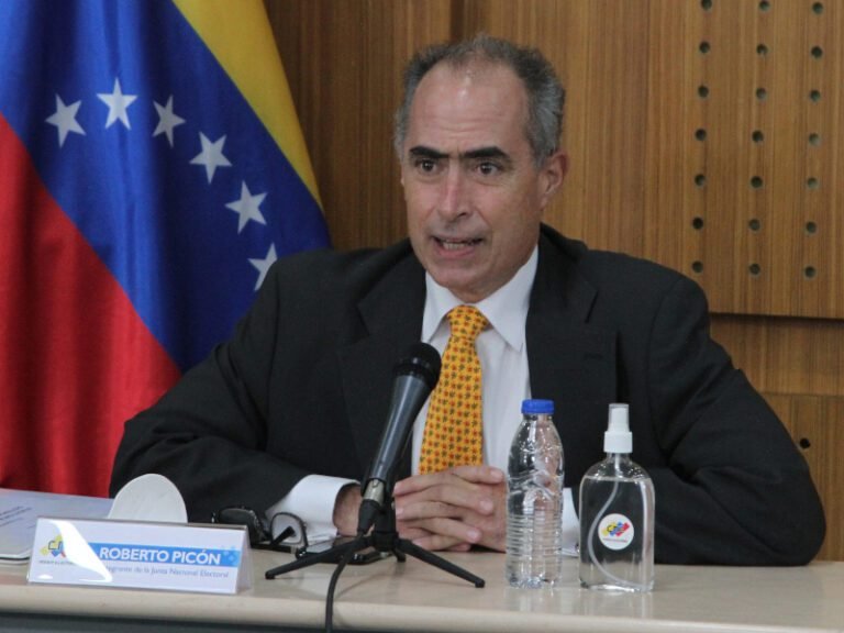Rector Roberto Picón se pronuncia por las inhabilitaciones políticas CNE