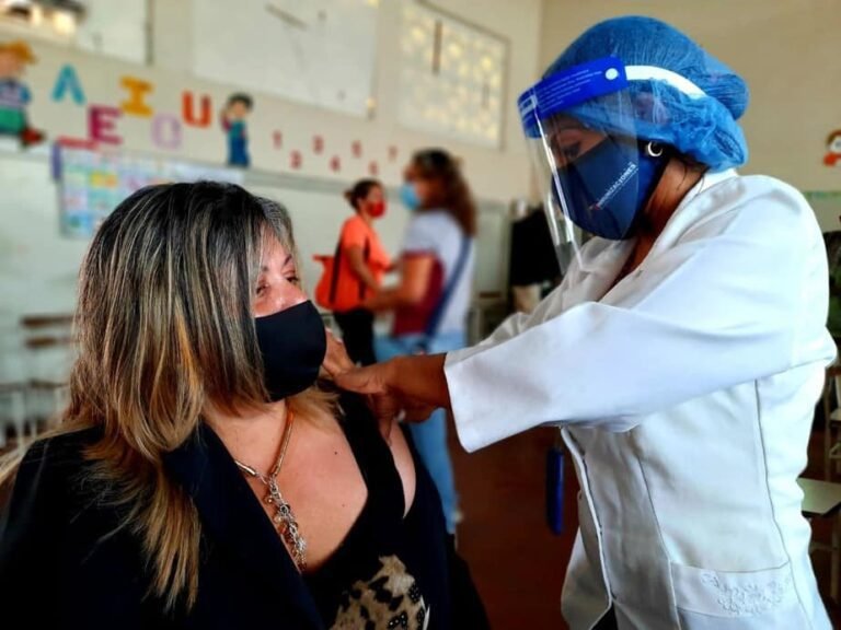 Sindicato Venezolano de Maestros afirma que solo el 5% de docentes ha sido vacunado con la primera dosis de Sputnik V