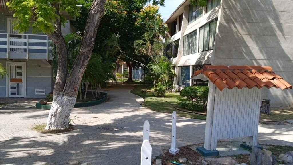 Dos personas son buscadas por la policía tras ser señaladas de invadir apartamentos del conjunto residencial Doral Beach, en Puerto La Cruz.