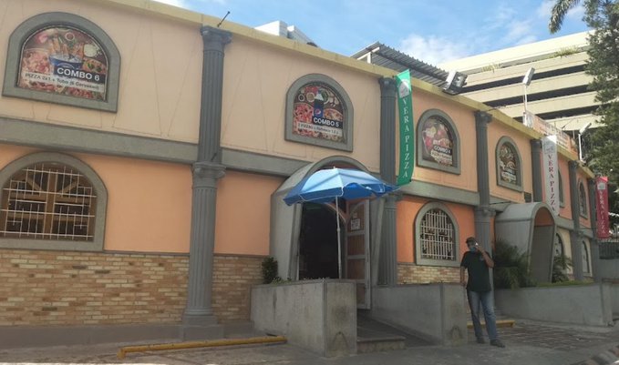 #LOULTIMO Autoridades de Chacao sancionan al local Vera Pizza por acto discriminatorio a pareja gay