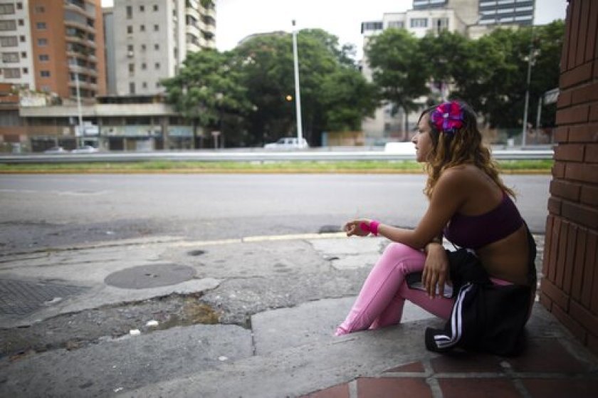 Detienen a adolescente que prostituía a sus primas y amigas en Caracas