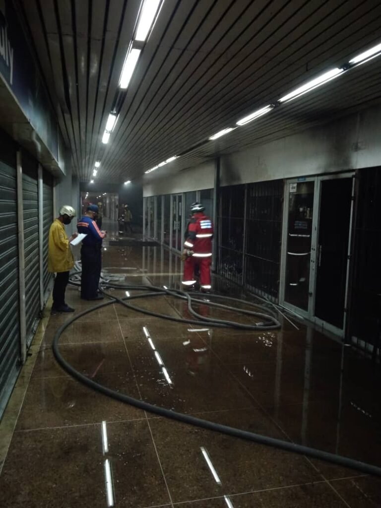 Caracas | Se registró un incendio en el Centro Comercial Propatria (+Fotos)