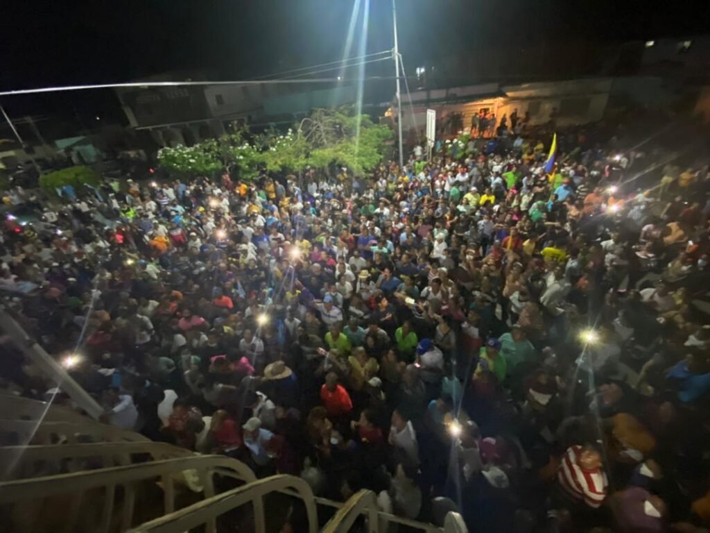 Apureños salen a las calles reclamando la 'victoria' del candidato opositor Luis Lippa (Imágenes)