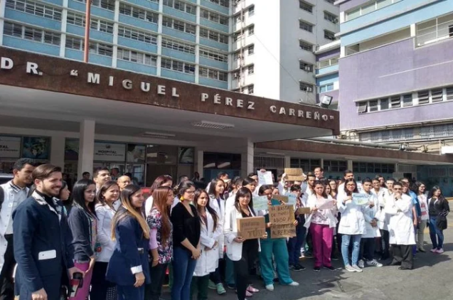 Médicos de la terapia intensiva del Hospital Pérez Carreño renuncian por atropellos de la directiva
