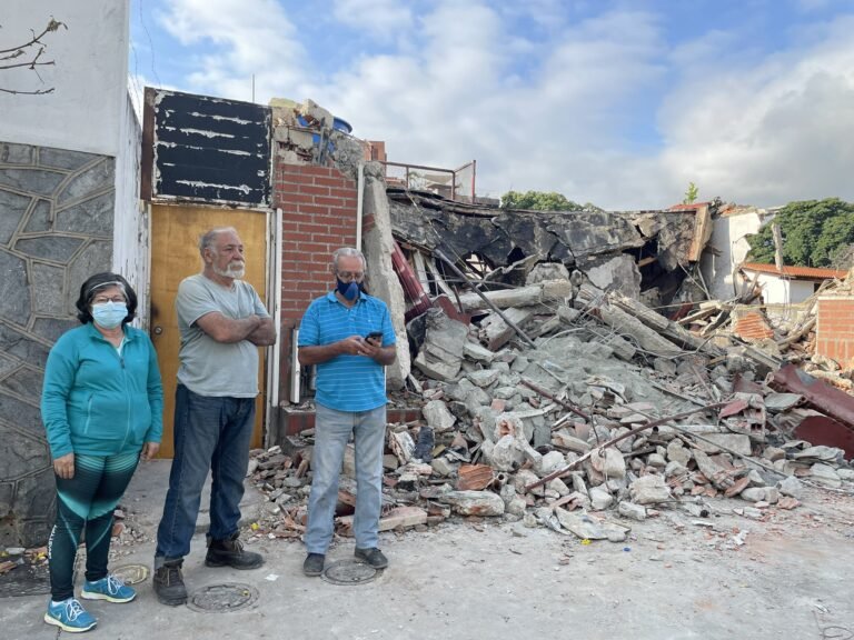 Caracas| Denuncian demolición arbitraria de reconocida frutería para construir un Traki (+Fotos)
