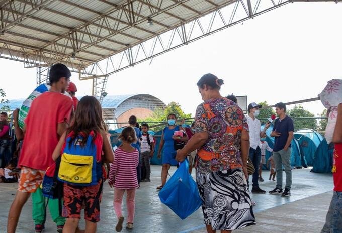 Más de cien familias desplazadas en zonas de combate en Arauca | RCN Radio