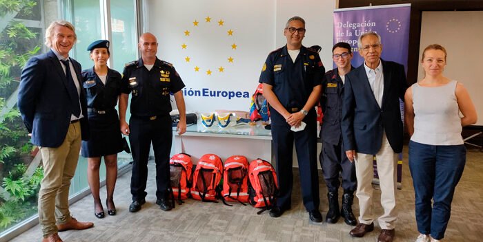UE dona material sanitario y de primeros auxilios a bomberos UCV-USB