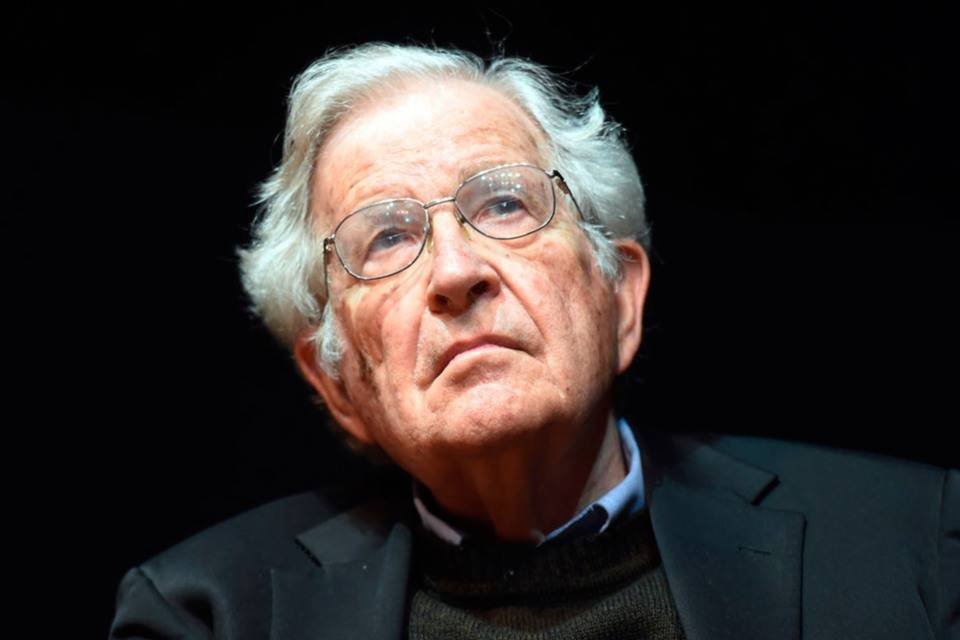 Noam Chomsky sobre invasión rusa: "Una tragedia que pudo haberse evitado hasta el último minuto"