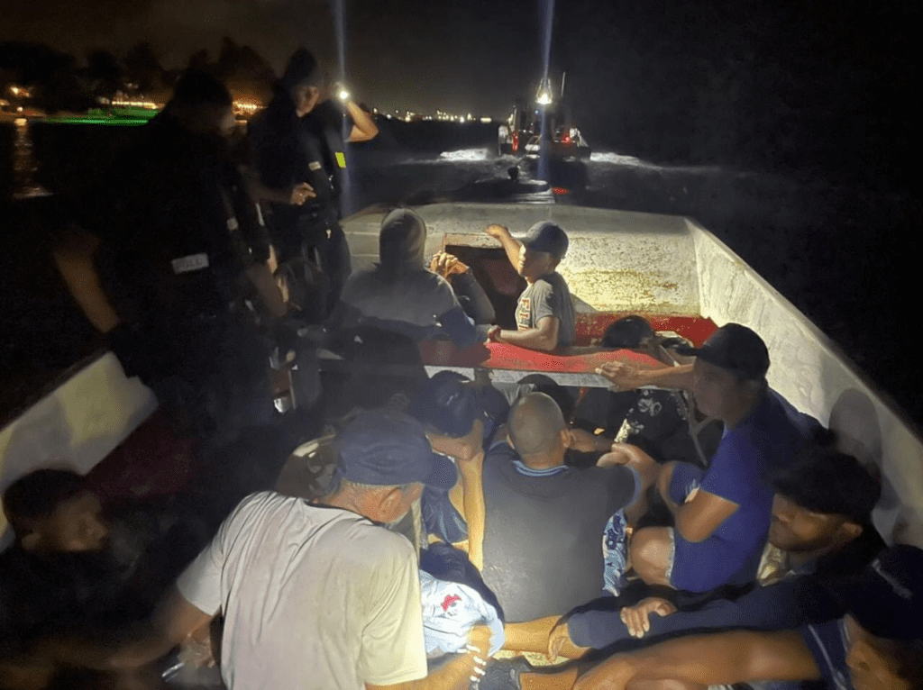 Detienen a 11 venezolanos en altamar cuando intentaban ingresar a Aruba