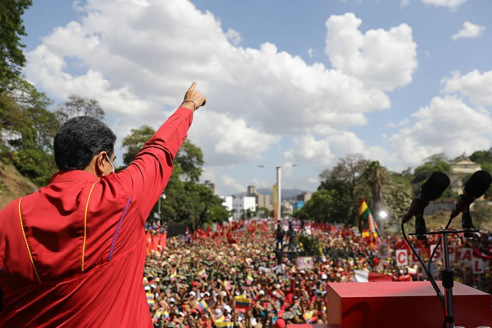 Maduro manda a "pasar la aplanadora" por las instituciones del Estado
