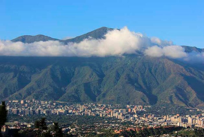 Vea la nueva bandera de Caracas que fue izada en el Parque Nacional El Ávila (+Foto)