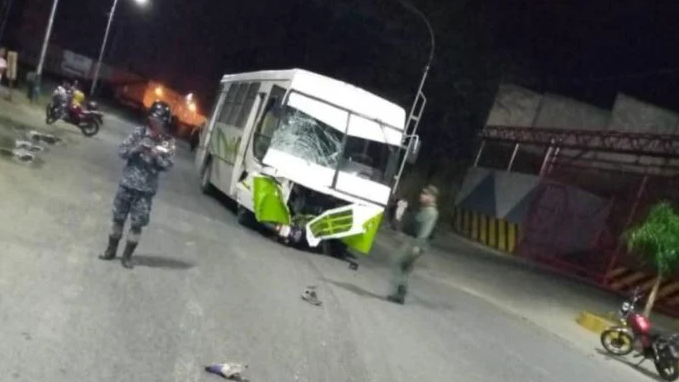 Miranda| Dos personas fallecieron al ser embestidos en la carretera Cúa-Charallave
