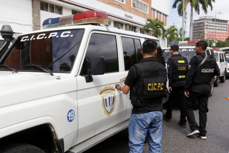 Caracas | Cicpc detiene a tres personas por hurtar los bienes de un extranjero que se suicidó