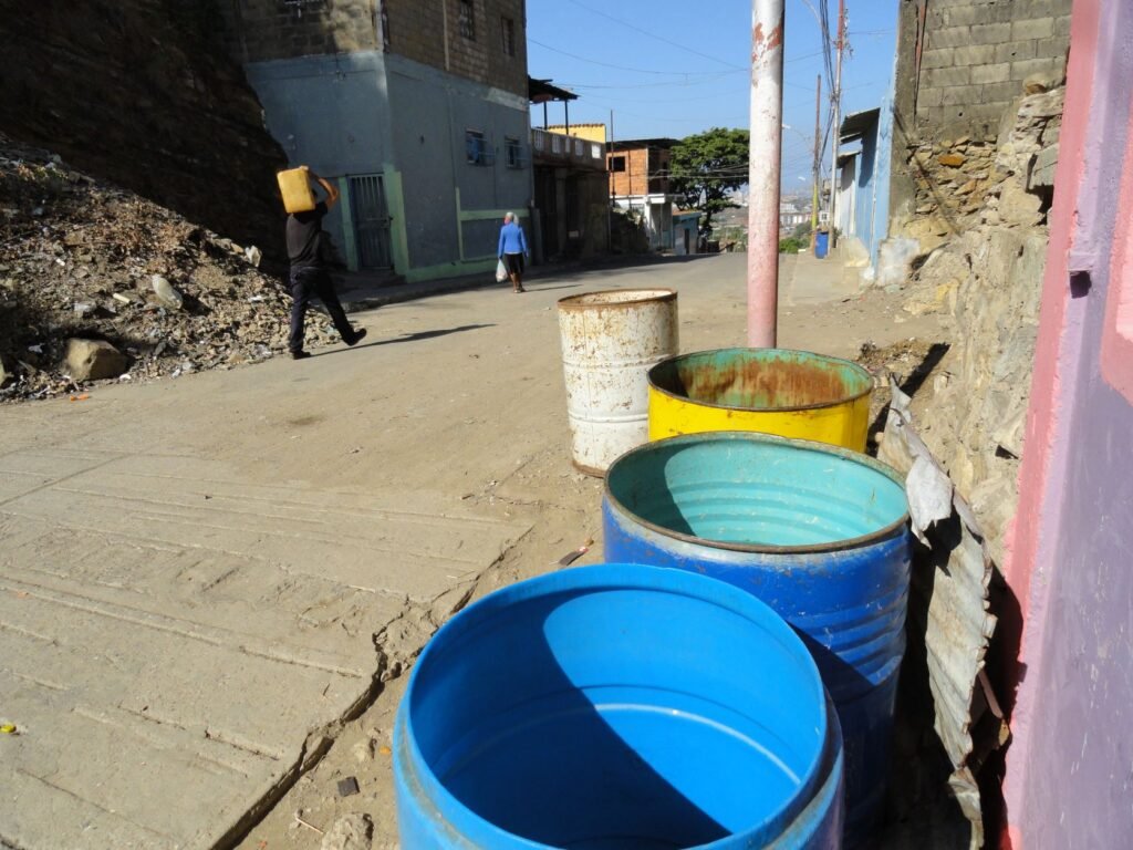 ¡Con residuos y malos olores! Habitantes de Guarapiche denuncian irregularidades en el servicio de agua