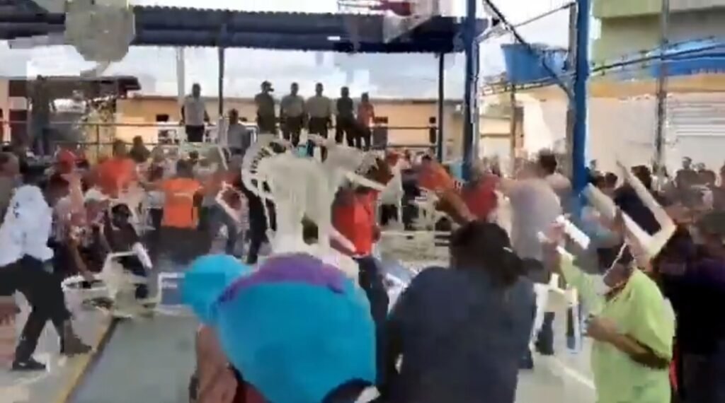 Seguidores del oficialismo protagonizan fuerte pugna en mitin de Guaidó en Maracaibo