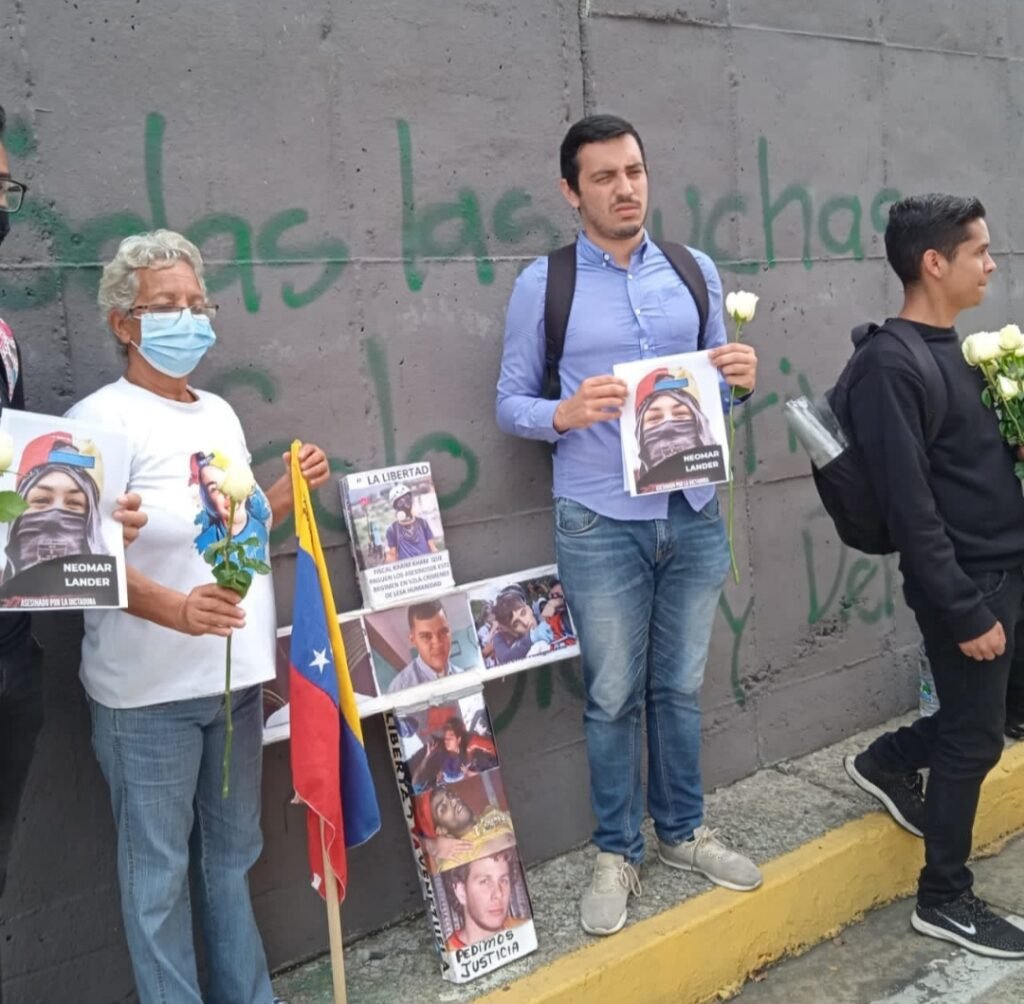 Liberan a otros tres jóvenes detenidos en Chacao