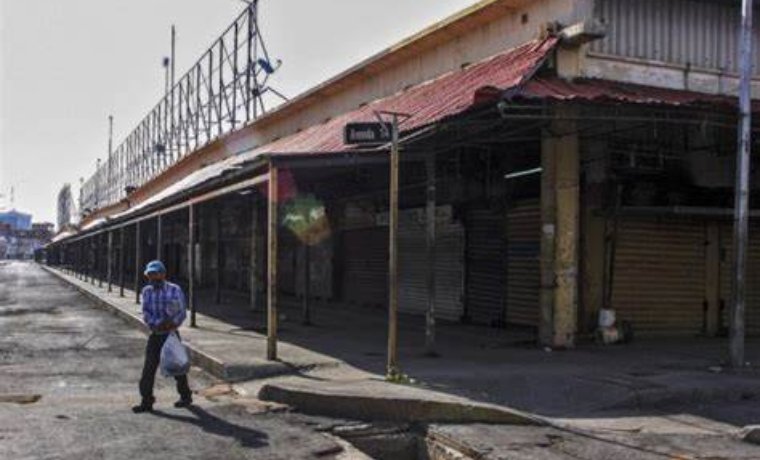 Zulia | Tres locales comerciales se derrumbaron "por sobrepeso" en el mercado de Las Pulgas +Fotos