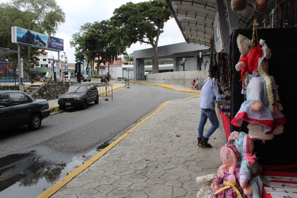 Comerciantes de Mérida afirman que turismo ha descendido por cierre del teleférico