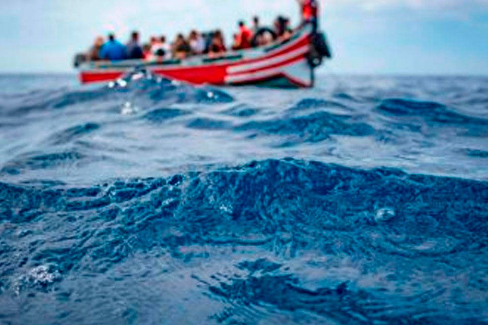 Rescatan a 14 pescadores que naufragaron en Nueva Esparta +Video