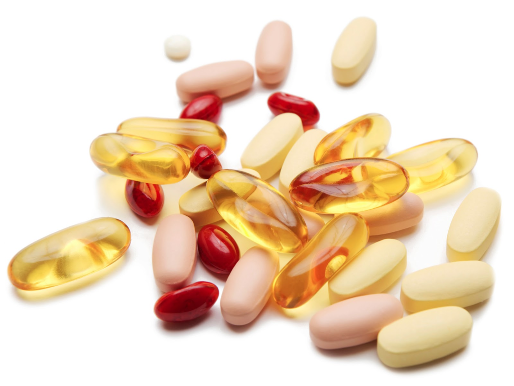 “Es muy delicado”: Médicos alertan sobre consumo excesivo de vitaminas sin prescripción 