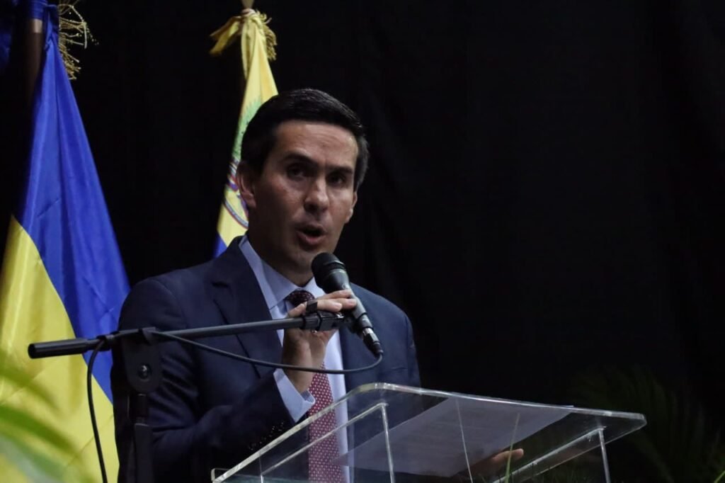 Concejal Luis Aguilar renuncia a Fuerza Vecinal por razones "estrictamente personales"