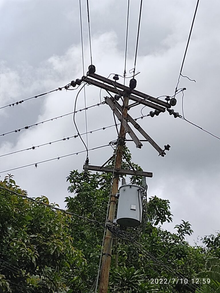 ¡Sin respuestas! Vecinos de Parque Caiza llevan 4 días sin servicio eléctrico