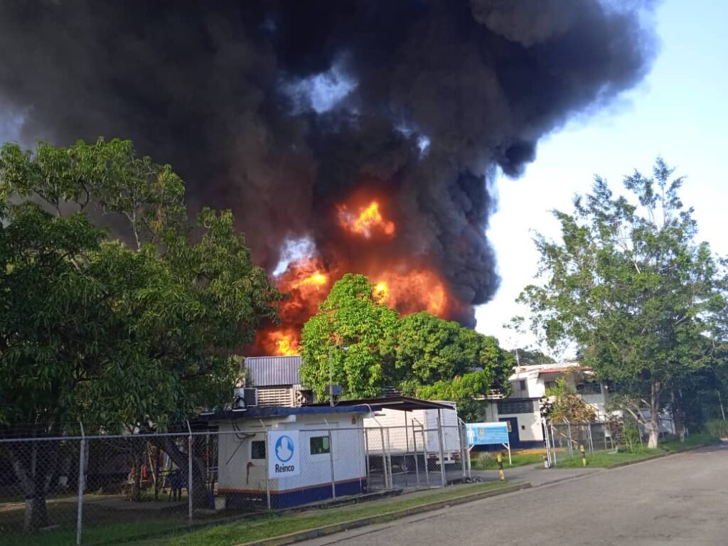Miranda | Se incendió una fábrica de pinturas en Yare +Video