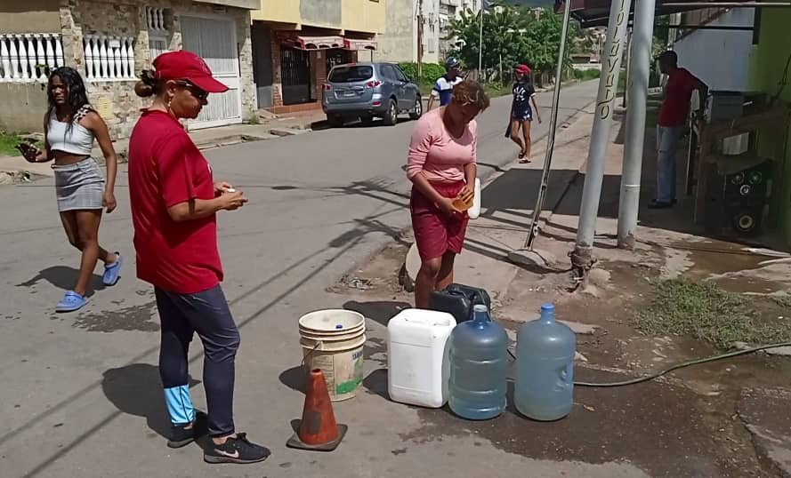 Anzoátegui | Familias del sector Los Cerezos pasan hasta un mes sin agua