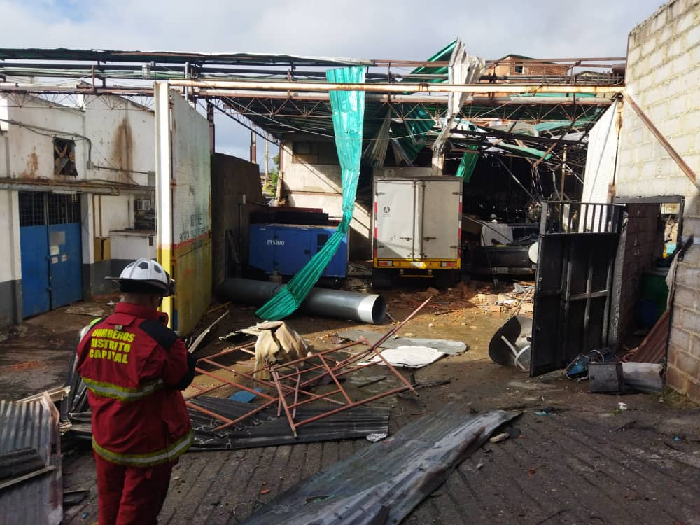 Al menos dos heridos y varias viviendas afectadas por explosión de textilera en el barrio La Lucha