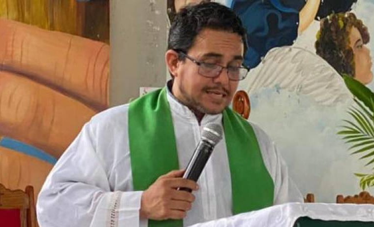 Nicaragua | Trasladaron a centro de torturas a Oscar Benavidez, sacerdote detenido el 14Ago