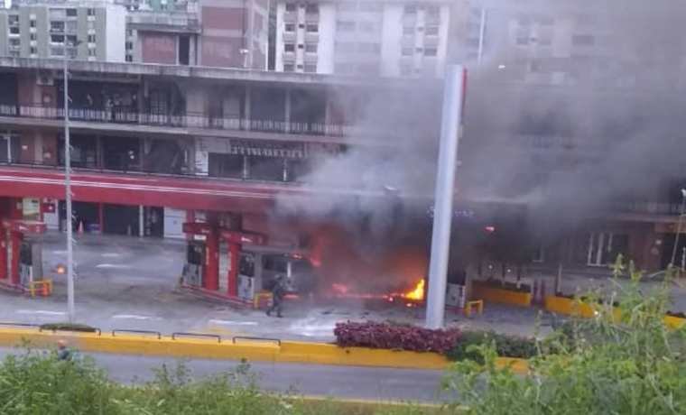 Se registró un incendio en estación de gasolina en la recta de Las Minas