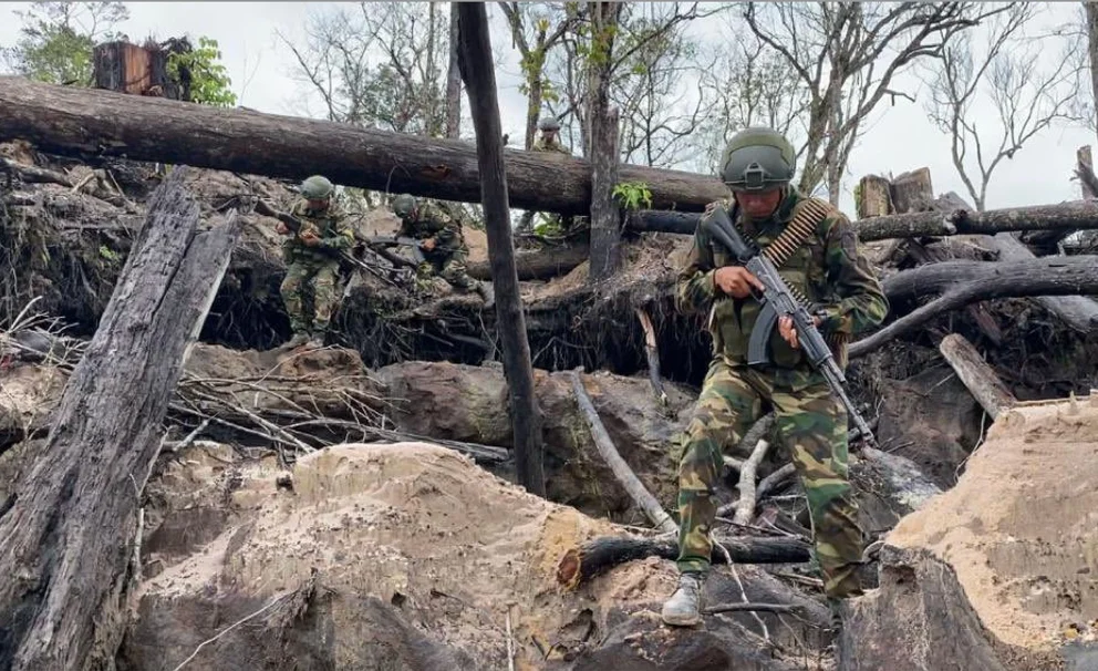 La Fuerza Armada tiene desplegado un operativo contra la minería en Bolívar y Amazonas