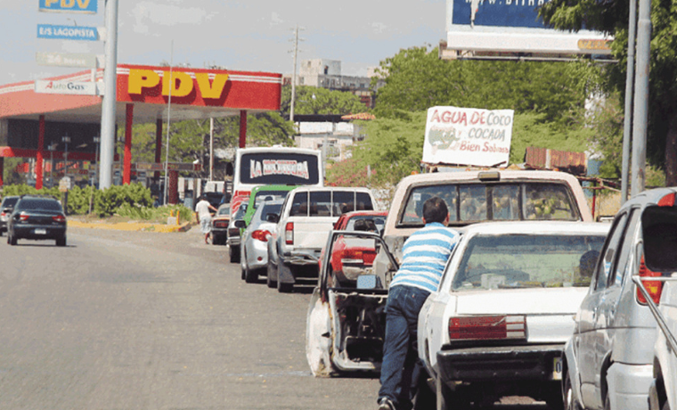 Empresarios exigen a Maduro una explicación sobre las fallas en la distribución de combustible