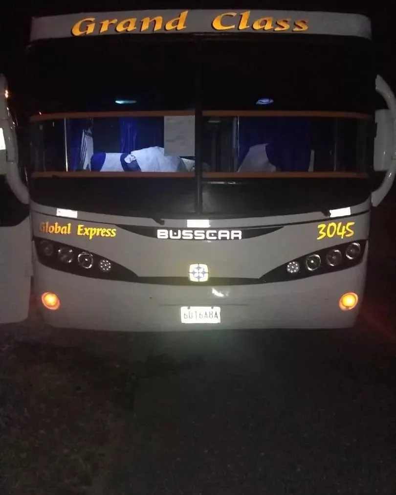 Unidad de la  línea Bus Global Express. Placas 6016A8A