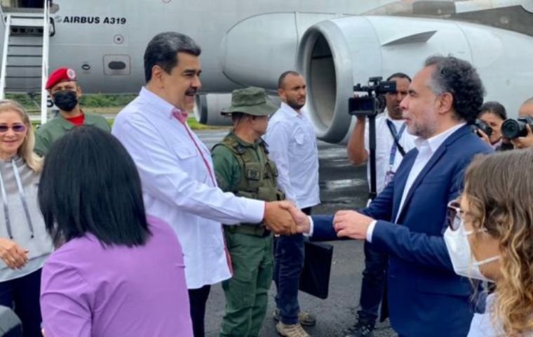 Maduro llega a Táchira para reunirse con Petro