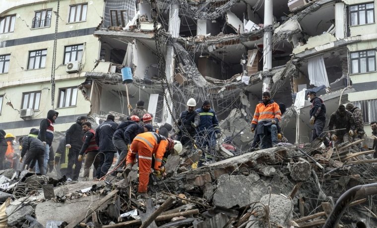 Asciende la cifra a 21000 muertos en fuerte terremoto que golpeó Turquía y Siria