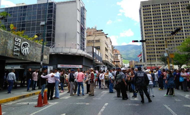 Pensionados protestaron en las puertas de IVSS este 9Mar