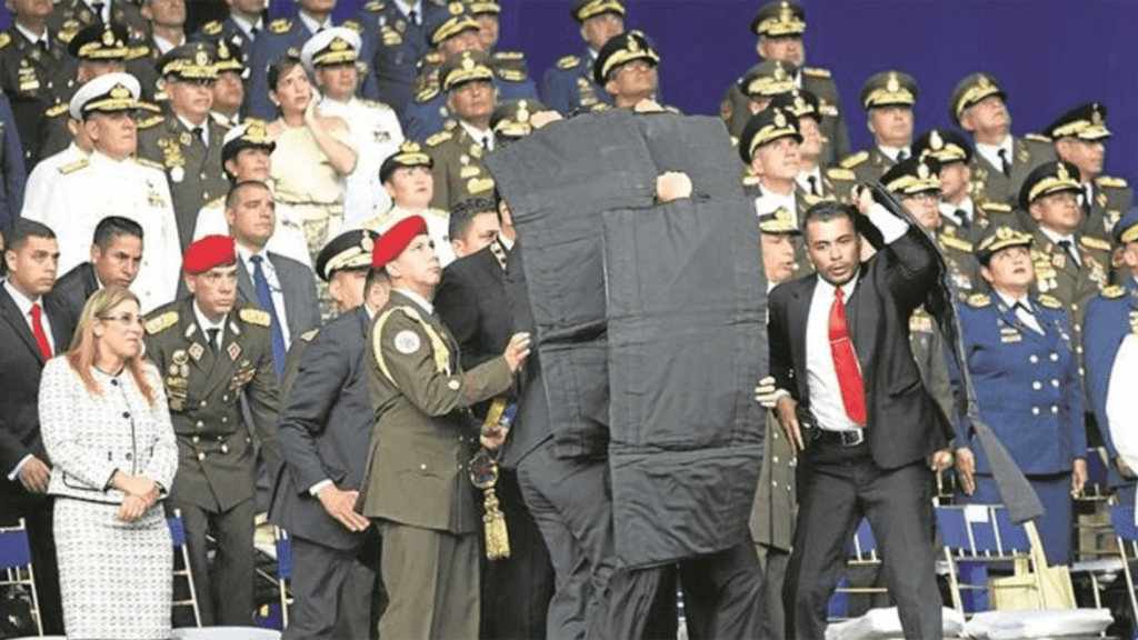 El momento en que estalla un dron sobre la tarima presidencial en agosto 2018 en un intento de magnicidio contra Nicolás Maduro