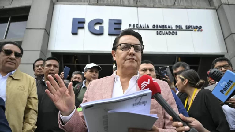 Fernando Villavicenciao candidato presidencial Ecuador