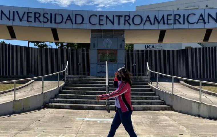 Universidad Centroamericana de Nicaragua cerrada por Ortega