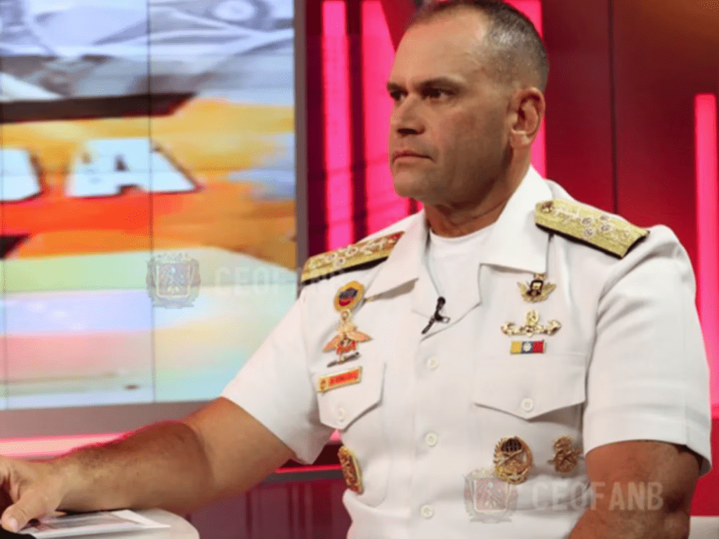 El excomandante estratégico operacional, almirante Remigio Ceballos Ichaso es hoy el Ministro del Interior