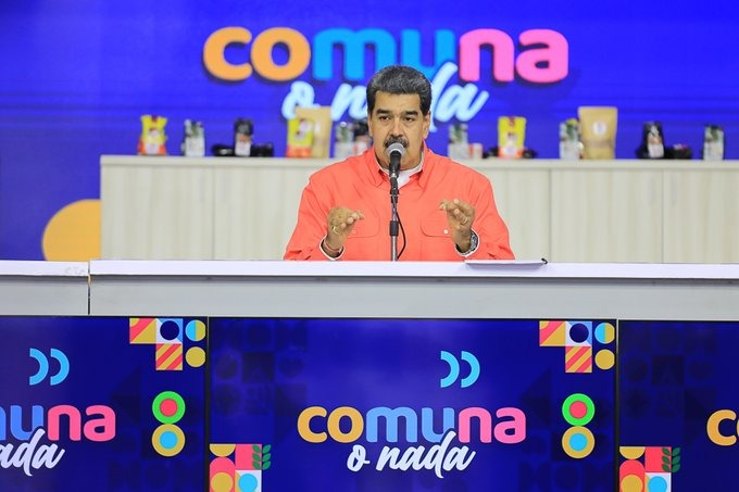 Maduro y comunas