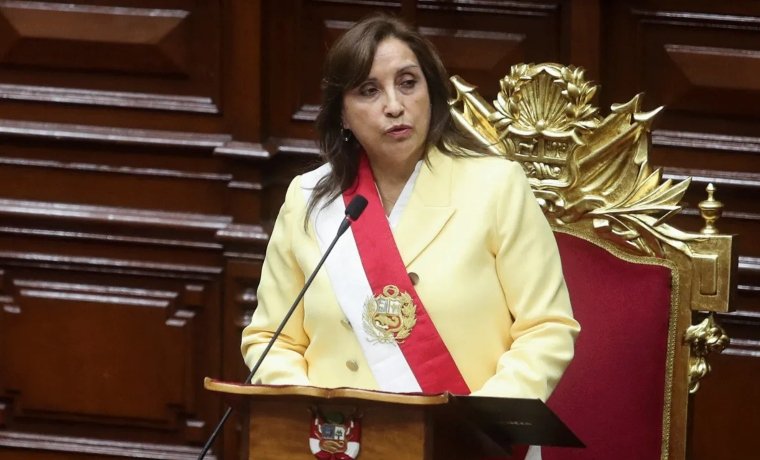 Presidenta de Perú Dina Boluarte enfrenta denuncia por muertes en protestas